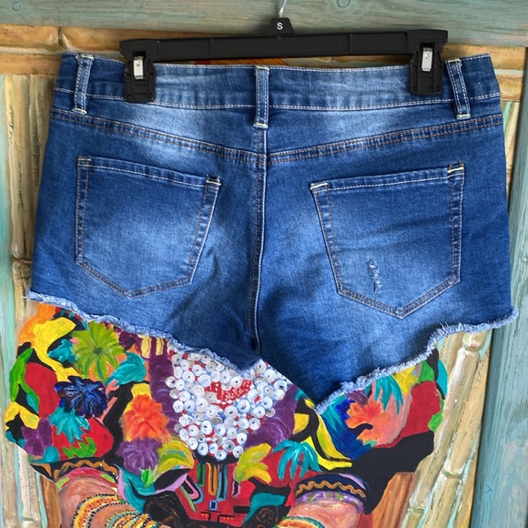 Shorts - Picture 2 of 5